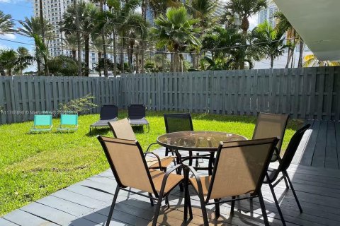 Propiedad comercial en venta en Sunny Isles Beach, Florida, 206.24 m2 № 1978619 - foto 7