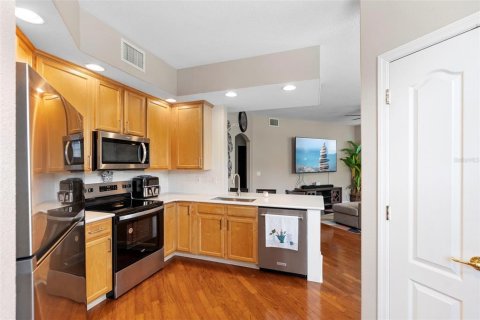 Condo in Clermont, Florida, 2 bedrooms  № 1881447 - photo 9