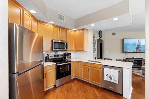 Condo in Clermont, Florida, 2 bedrooms  № 1881447 - photo 11