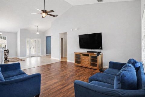 House in Clermont, Florida 6 bedrooms, 458.57 sq.m. № 2104937 - photo 3