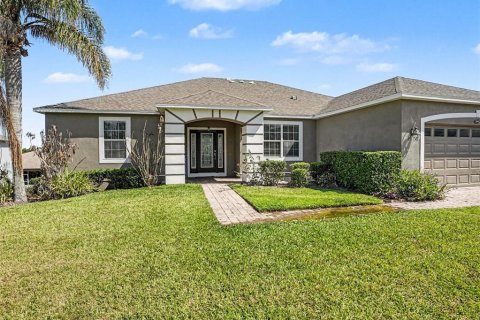 House in Clermont, Florida 6 bedrooms, 458.57 sq.m. № 2104937 - photo 2