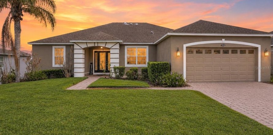 House in Clermont, Florida 6 bedrooms, 458.57 sq.m. № 2104937