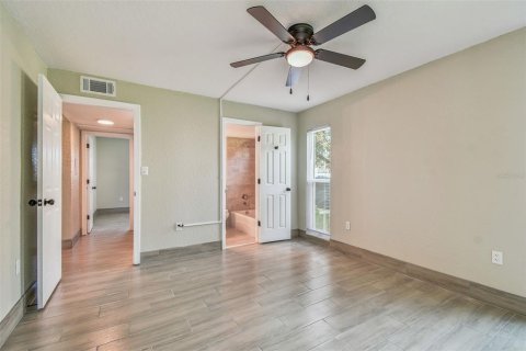 Condo in New Port Richey, Florida, 2 bedrooms  № 1855893 - photo 25