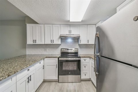 Condo in New Port Richey, Florida, 2 bedrooms  № 1855893 - photo 6
