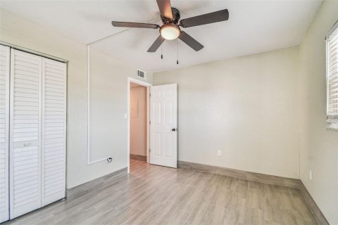 Condo in New Port Richey, Florida, 2 bedrooms  № 1855893 - photo 18