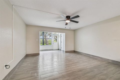 Condo in New Port Richey, Florida, 2 bedrooms  № 1855893 - photo 10