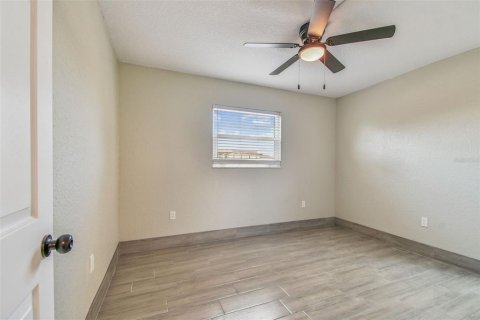 Condo in New Port Richey, Florida, 2 bedrooms  № 1855893 - photo 16