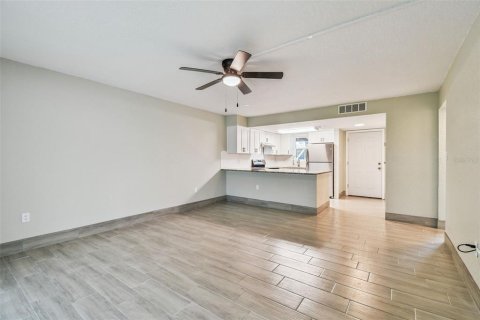 Condo in New Port Richey, Florida, 2 bedrooms  № 1855893 - photo 12