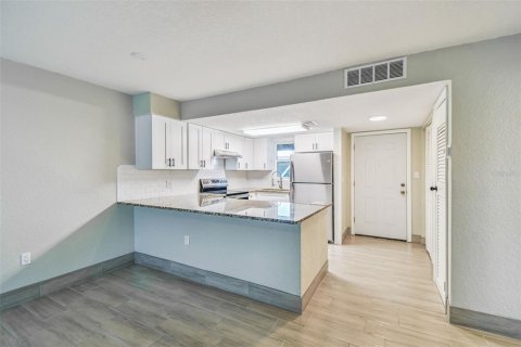 Condo in New Port Richey, Florida, 2 bedrooms  № 1855893 - photo 3