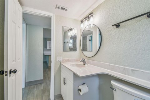 Condo in New Port Richey, Florida, 2 bedrooms  № 1855893 - photo 22