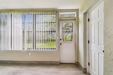 Condo in New Port Richey, Florida, 2 bedrooms  № 1855893 - photo 14
