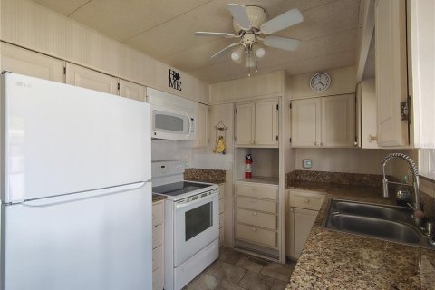 Apartment in Leesburg, Florida 2 bedrooms, 89.19 sq.m. № 2110442 - photo 6
