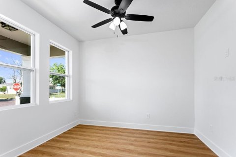 House in Tampa, Florida 4 bedrooms, 168.9 sq.m. № 1774798 - photo 12
