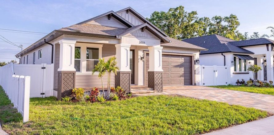 House in Tampa, Florida 4 bedrooms, 168.9 sq.m. № 1774798