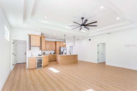 House in Tampa, Florida 4 bedrooms, 168.9 sq.m. № 1774798 - photo 10