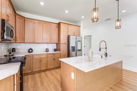 House in Tampa, Florida 4 bedrooms, 168.9 sq.m. № 1774798 - photo 9