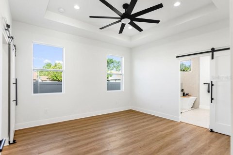 House in Tampa, Florida 4 bedrooms, 168.9 sq.m. № 1774798 - photo 18