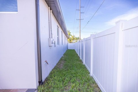 House in Tampa, Florida 4 bedrooms, 168.9 sq.m. № 1774798 - photo 26