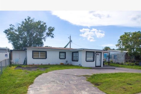 Villa ou maison à Tampa, Floride 4 chambres, 123.65 m2 № 2310280