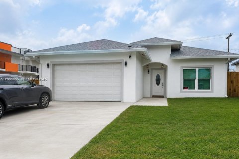 House in West Palm Beach, Florida 4 bedrooms, 227.61 sq.m. № 2338492