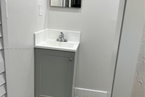 Commercial property in Miami, Florida 3 bedrooms, 163.97 sq.m. № 1994518 - photo 7