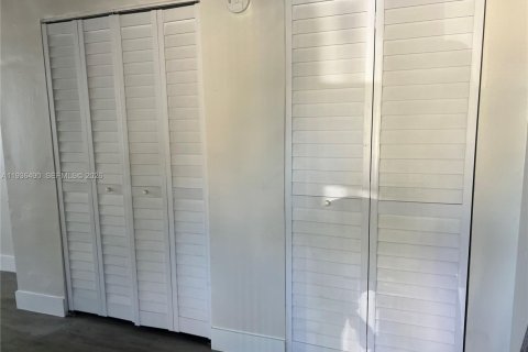 Immobilier commercial à louer à Miami, Floride: 1 chambre, 163.97 m2 № 1994518 - photo 11