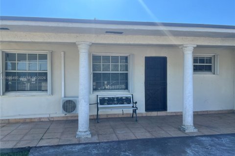 Immobilier commercial à louer à Miami, Floride: 1 chambre, 163.97 m2 № 1994518 - photo 12