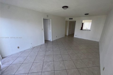 Copropriété à louer à Miramar, Floride: 2 chambres, 77.29 m2 № 2432557 - photo 5