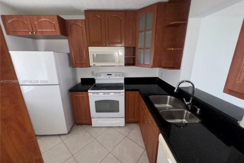 Copropriété à louer à Miramar, Floride: 2 chambres, 77.29 m2 № 2432557 - photo 4