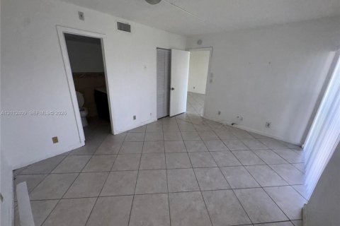 Copropriété à louer à Miramar, Floride: 2 chambres, 77.29 m2 № 2432557 - photo 6