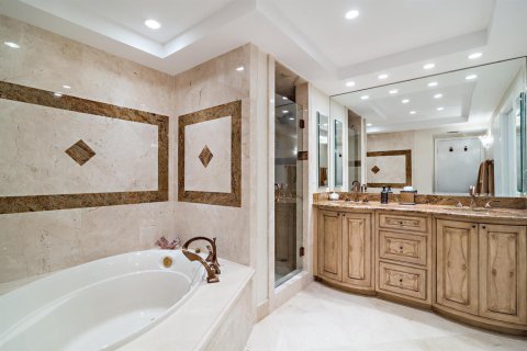 Condo in Palm Beach, Florida, 3 bedrooms  № 2250165 - photo 15