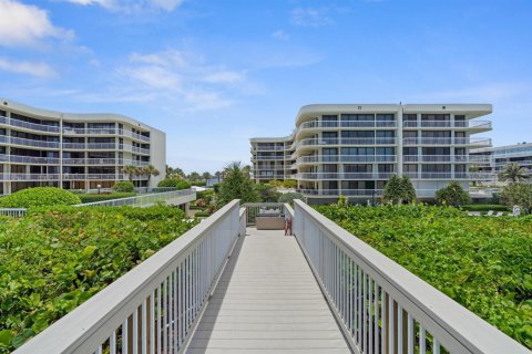 Condo in Palm Beach, Florida, 3 bedrooms  № 2250165 - photo 27