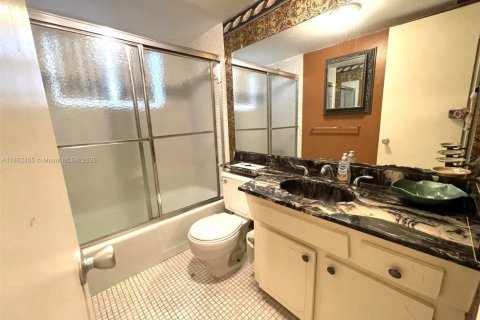 Condo in Lauderdale Lakes, Florida, 2 bedrooms  № 1928591 - photo 10