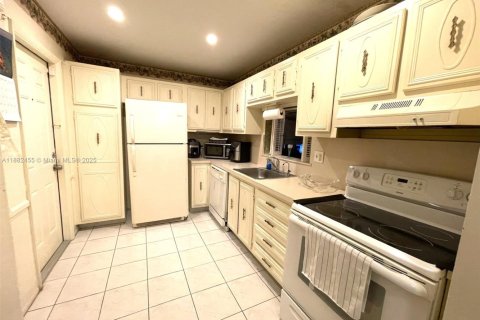 Condo in Lauderdale Lakes, Florida, 2 bedrooms  № 1928591 - photo 3