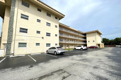 Condo in Lauderdale Lakes, Florida, 2 bedrooms  № 1928591 - photo 2