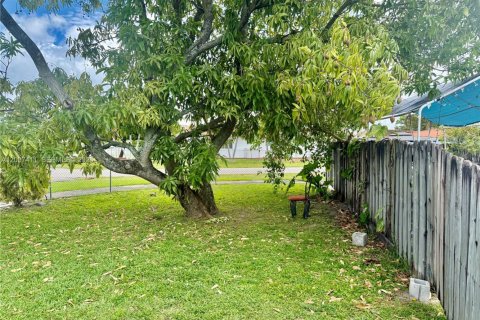 Propiedad comercial en venta en Miami, Florida, 175.4 m2 № 2071492 - foto 9
