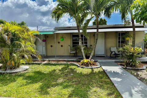 Propiedad comercial en Miami, Florida 175.4 m2 № 2071492