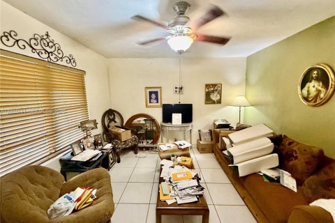 Propiedad comercial en venta en Miami, Florida, 175.4 m2 № 2071492 - foto 6