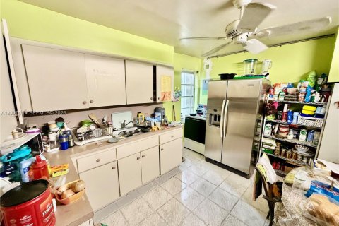 Propiedad comercial en venta en Miami, Florida, 175.4 m2 № 2071492 - foto 4