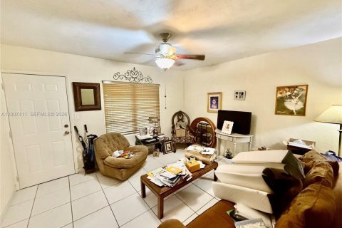 Propiedad comercial en venta en Miami, Florida, 175.4 m2 № 2071492 - foto 5