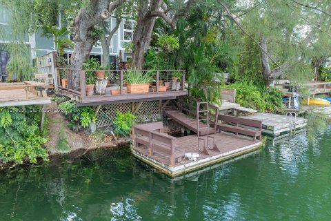 Touwnhouse à vendre à Miami, Floride: 3 chambres, 178.65 m2 № 2033769 - photo 2