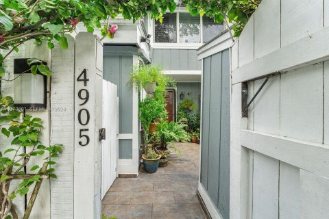 Touwnhouse à vendre à Miami, Floride: 3 chambres, 178.65 m2 № 2033769 - photo 23