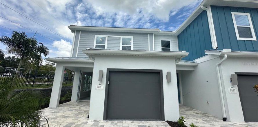 Adosado en Kissimmee, Florida 3 dormitorios, 158.58 m2 № 1564465