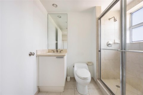 Condominio en venta en North Miami, Florida, 3 dormitorios, 221.57 m2 № 2147366 - foto 18