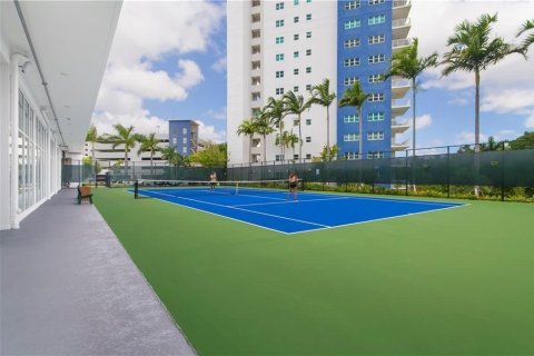 Condominio en venta en North Miami, Florida, 3 dormitorios, 221.57 m2 № 2147366 - foto 29
