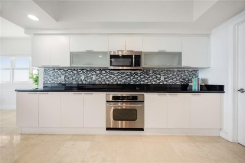 Condominio en venta en North Miami, Florida, 3 dormitorios, 221.57 m2 № 2147366 - foto 6