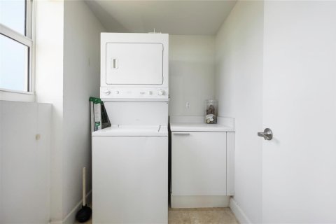 Condominio en venta en North Miami, Florida, 3 dormitorios, 221.57 m2 № 2147366 - foto 21