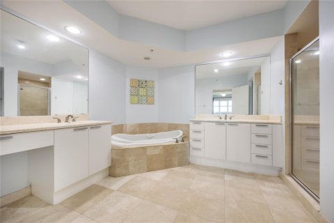 Condominio en venta en North Miami, Florida, 3 dormitorios, 221.57 m2 № 2147366 - foto 17
