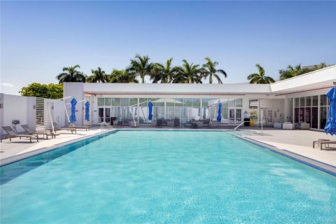 Condominio en venta en North Miami, Florida, 3 dormitorios, 221.57 m2 № 2147366 - foto 24