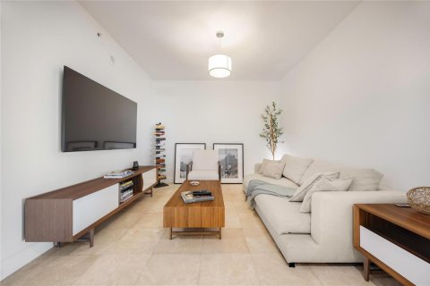 Condominio en venta en North Miami, Florida, 3 dormitorios, 221.57 m2 № 2147366 - foto 3